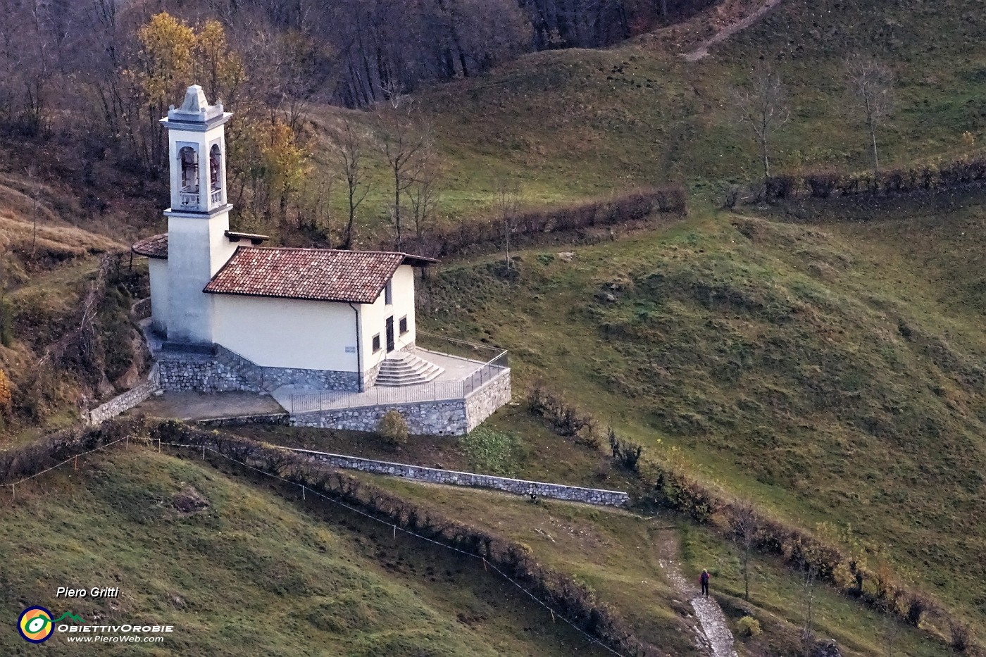 26 Zoom sulla antica chiesetta di S. Barnaba di Salmezza.JPG